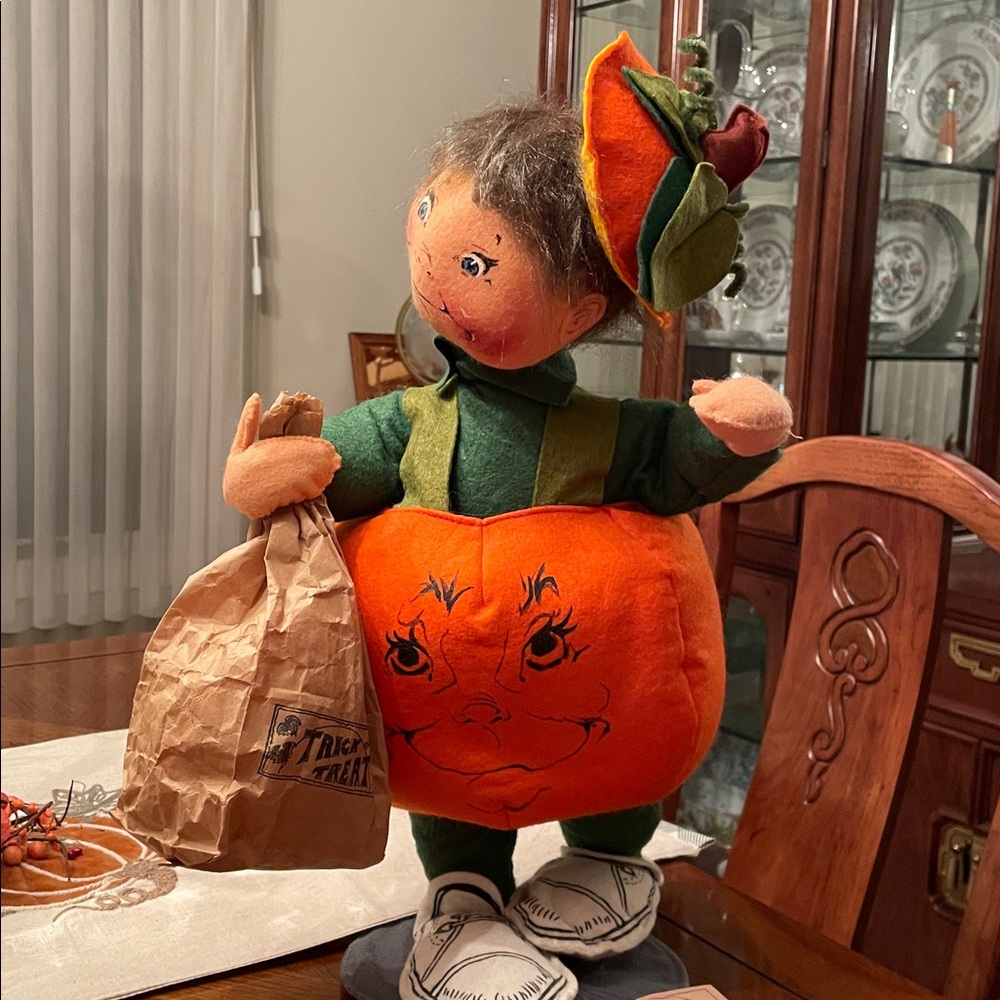 Vintage Annalee 18” Pumpkin Kid Doll with Trick-or-Treat Bag 1990-91